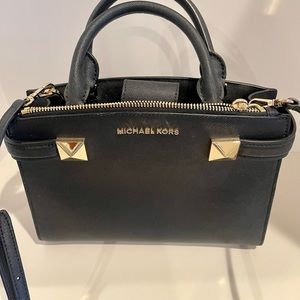 Brand new. Excellent condition. Recieved as a gift and never used.